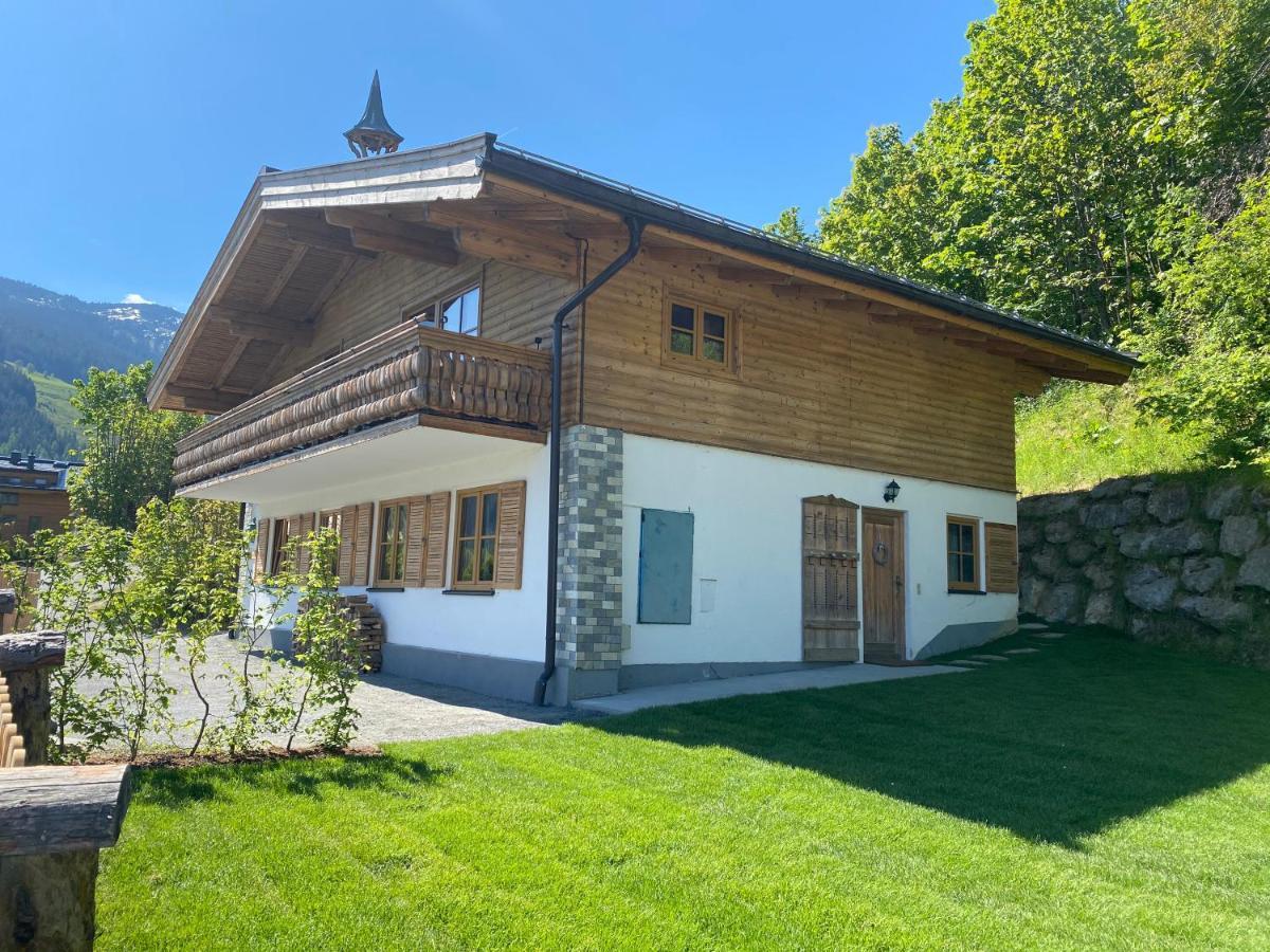 Ski-In & Ski-Out Out Chalet Maria With Amazing Mountain View Maria Alm am Steinernen Meer Exterior photo